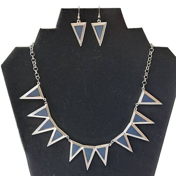 Ladies 18" Necklace and earring set Nwt - Picture 1 of 6